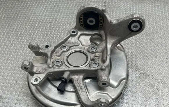 Volvo S60 Rear wheel hub 31681579 32217284