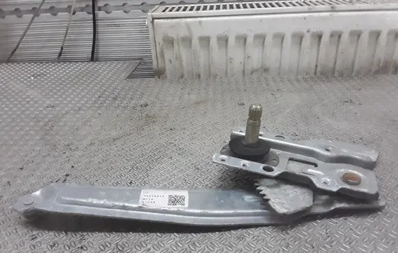 Rear door manual window regulator