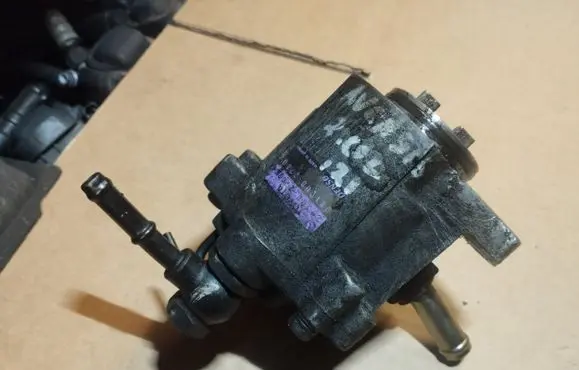 Toyota Avensis T250 Vacuum pump 0810002740