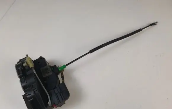 Opel Insignia A Rear door lock 13503787
