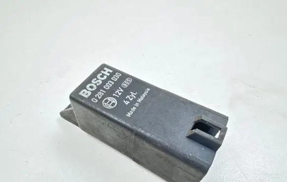 Honda CR-V Glow plug pre-heat relay 0281003030
