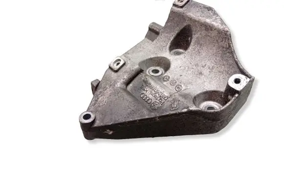 Volkswagen PASSAT B5.5 Engine mounting bracket 06B260885D