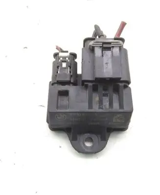 BMW 5 F10 F11 Glow plug pre-heat relay 781085605 0522120103