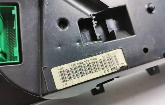 Volkswagen PASSAT B5.5 Speedometer (instrument cluster) 3B0920807G