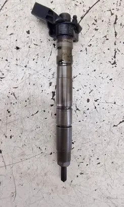 Audi A8 S8 D3 4E Fuel injector 057130277AG