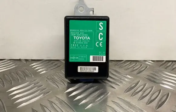 Toyota Avensis T270 Door control unit/module 8974005070