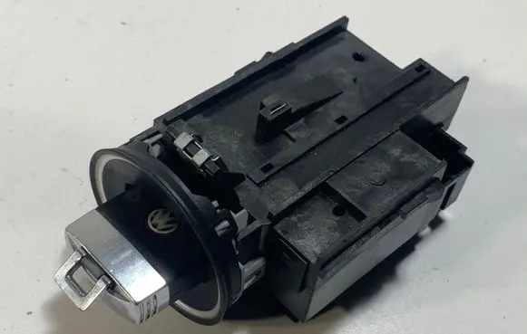 Volkswagen PASSAT B6 Ignition lock 3C0905843M 3C0905843