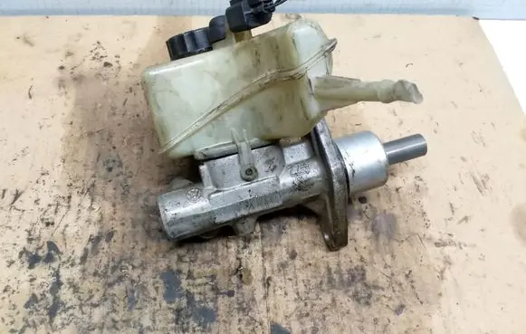 Volkswagen Golf III Master brake cylinder 03350882762