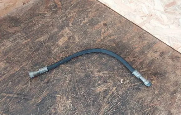 BMW 5 E39 Fuel line/pipe/hose 1744100