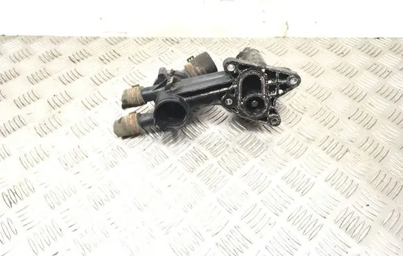 Volkswagen PASSAT B6 Thermostat/thermostat housing 03C121121C 03C121118C 030121026H