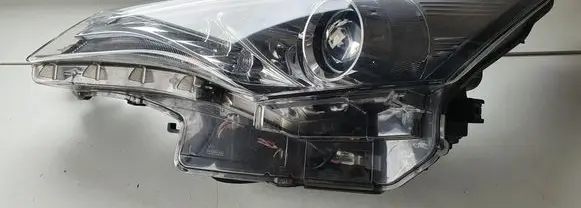 Toyota Avensis T270 Headlight/headlamp