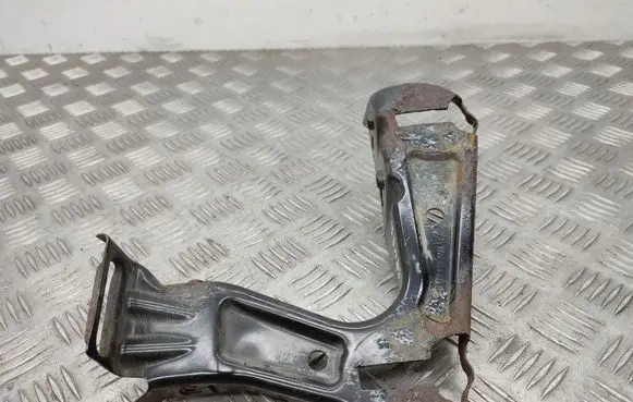 Skoda Octavia Mk2 (1Z) Headlight/headlamp mounting bracket 1Z0805072A