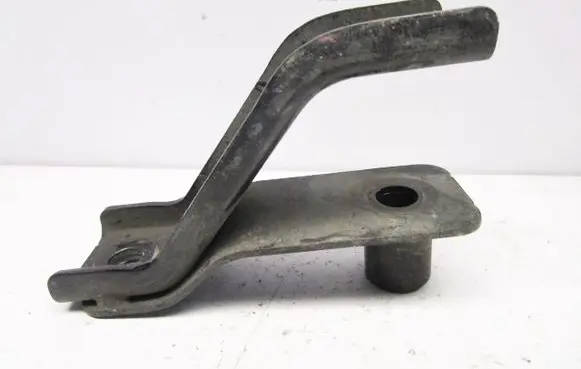Nissan Qashqai Engine mount bracket