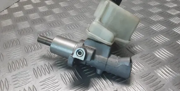 Master brake cylinder