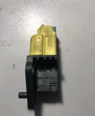 Volkswagen Tiguan Airbag deployment crash/impact sensor 5N0959351B