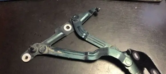 Audi A4 S4 B5 8D Tailgate/trunk/boot hinge 8d5827302c