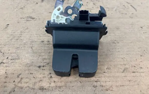 Skoda Octavia Mk3 (5E) Tailgate/trunk/boot lock/catch/latch 8R0827505A 085346110118 85346
