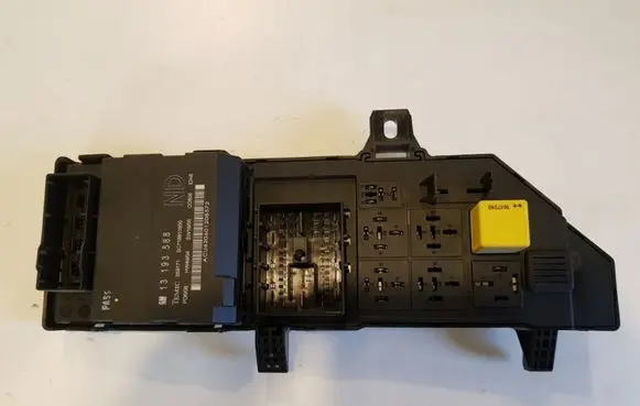 Opel Signum Fuse module 1322367913193588 13193588359171