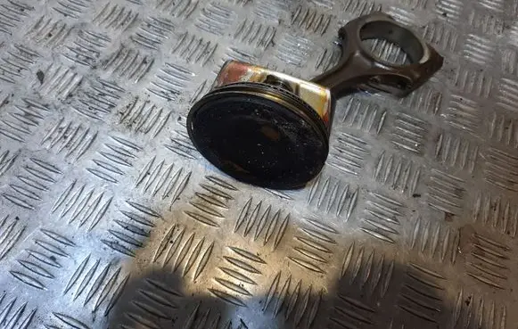 Volkswagen Routan Piston 