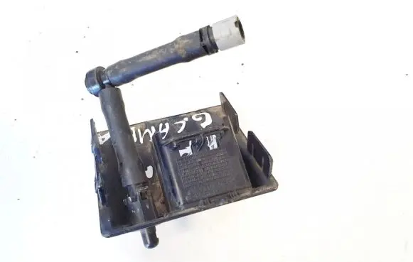 Windshield washer spray nozzle