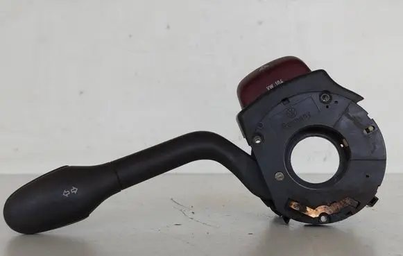 Volkswagen PASSAT B4 Indicator stalk 88S97