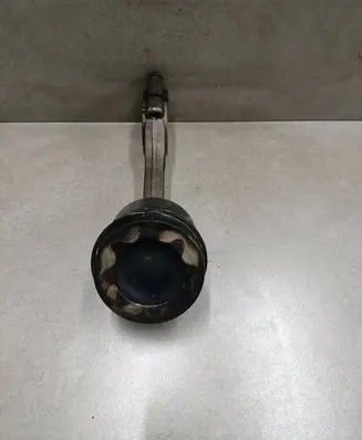 Volkswagen PASSAT B7 Piston with connecting rod G07Z9001A