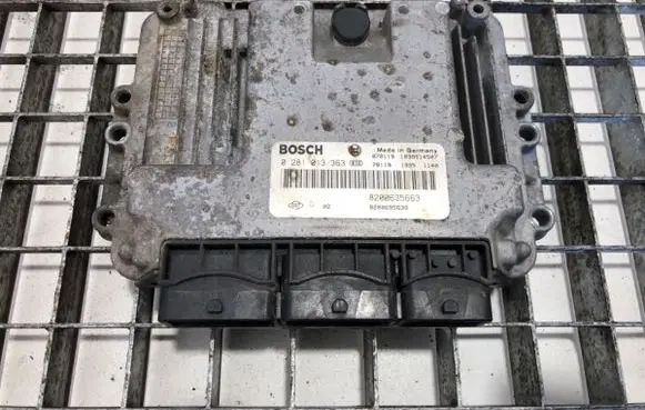 Renault Master II Engine control unit/module ECU 8200695639