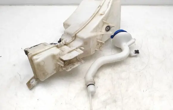 Windshield washer fluid reservoir/tank