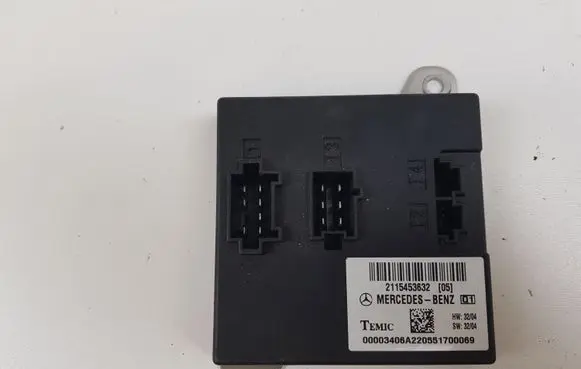 Mercedes-Benz CLS C219 Comfort/convenience module 2115453632