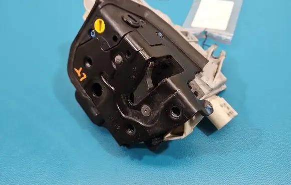 Audi A3 S3 8P Rear door lock 4F0839015 IMPRK1542645