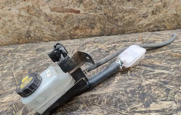 Mazda CX-7 Brake fluid reservoir EH14