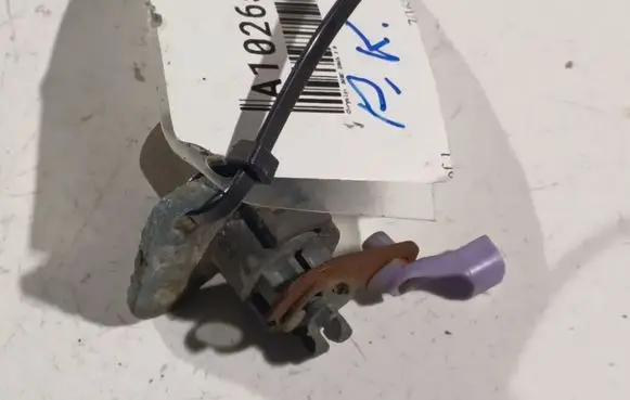 Chrysler 300 - 300C Front door lock (next to the handle) 312739
