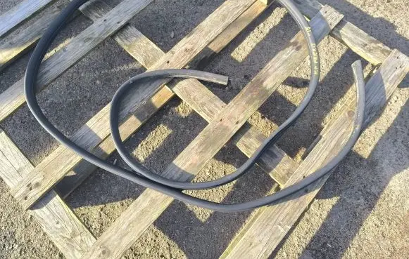 Opel Vivaro Front door rubber seal 