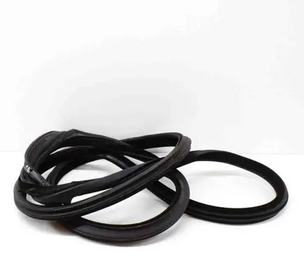 BMW M4 F82 F83 Rubber seal front door (on door) 7279741