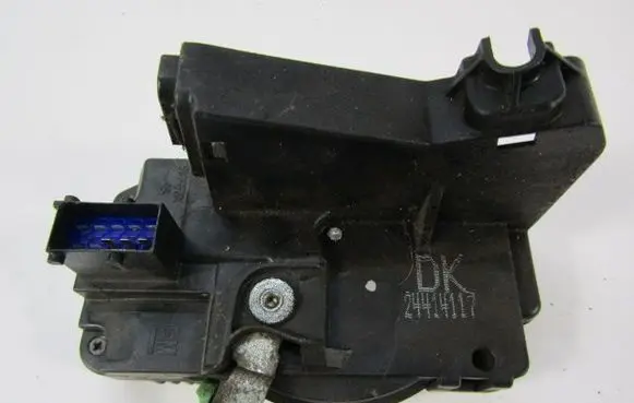 Opel Zafira A Front door lock 24414117
