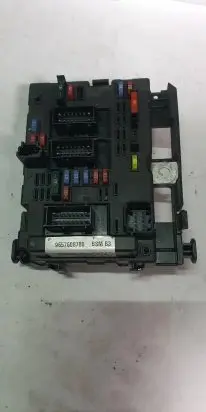 Peugeot 206 Fuse module 9657608780