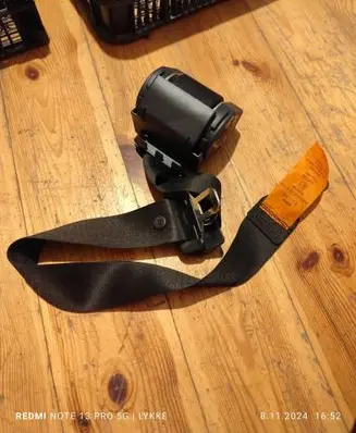 BMW 5 E39 Front seatbelt 566216700 040120 8217390
