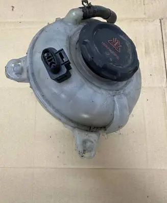 Volkswagen Arteon Coolant expansion tank/reservoir 3Q0121407C