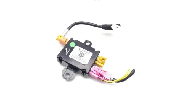 Land Rover Discovery 4 - LR4 USB socket connector FW9319010BC
