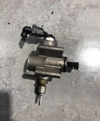 Skoda Octavia Mk2 (1Z) Fuel injection high pressure pump 03C127025R