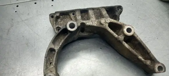 Ford Focus Engine mounting bracket