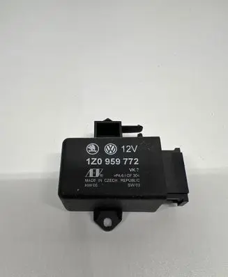 Skoda Octavia Mk2 (1Z) Seat heating relay 1Z0959772
