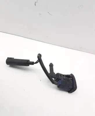 BMW 3 E46 Windshield washer spray nozzle 7056731 6166