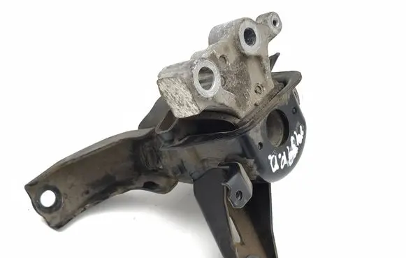 Toyota Prius (XW30) Engine mount bracket