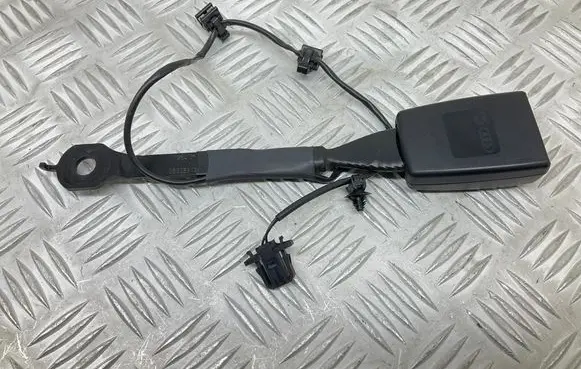 Audi Q3 8U Front seatbelt buckle 8R0857755L