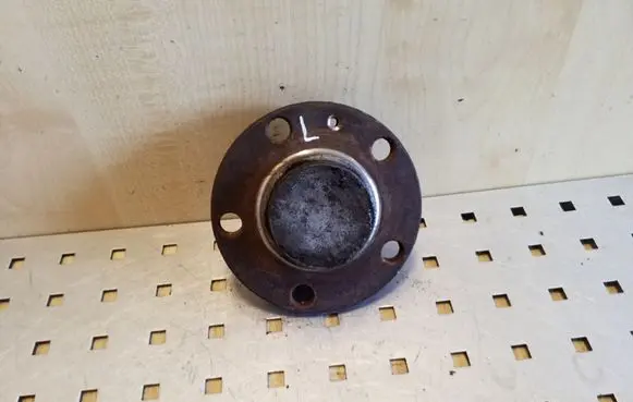 Skoda Octavia Mk1 (1U) Rear wheel hub