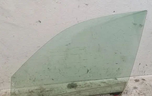 Toyota RAV 4 (XA20) Sliding door window/glass 