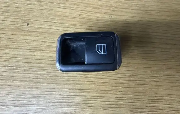 Mercedes-Benz C W204 Electric window control switch A2048700451