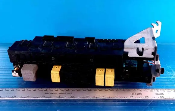 Mercedes-Benz E W211 Fuse module 2115452201 5DK00804760