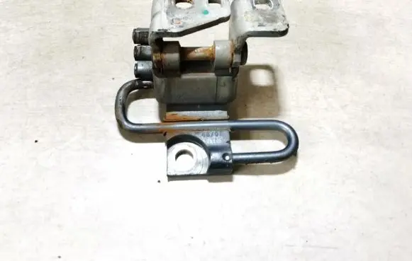 Volkswagen Jetta V Front door upper hinge 1k0831412 a046575